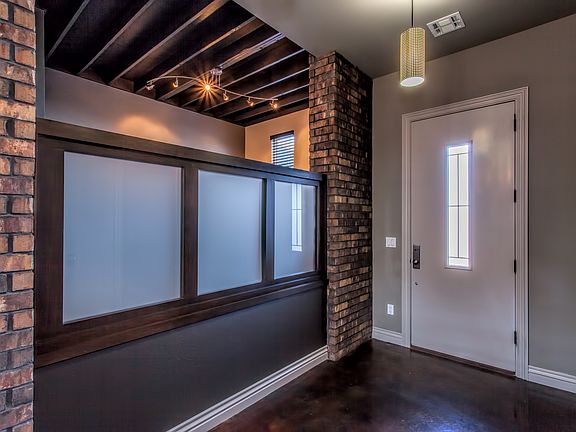 Entry w/concrete floor