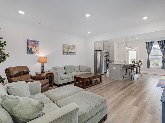 5th image of 11 Mardale Ln