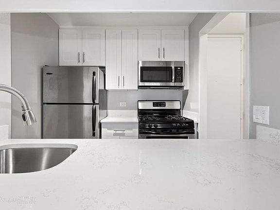 5th image of 250 W 90th St APT 6B