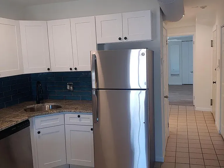 117 Green Ln #C — Photo 6