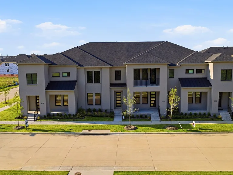 1318 Marsh Ln — Photo 1