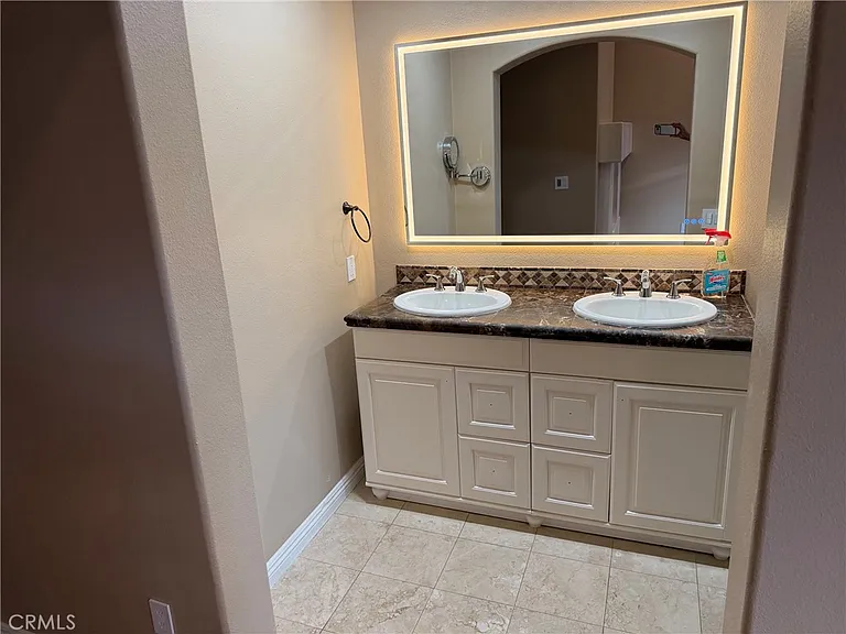27 Tradewinds — Photo 15