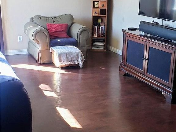 3rd image of 15517 Seaforth Ave