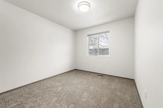 4331 E 8th Ave — Photo 14