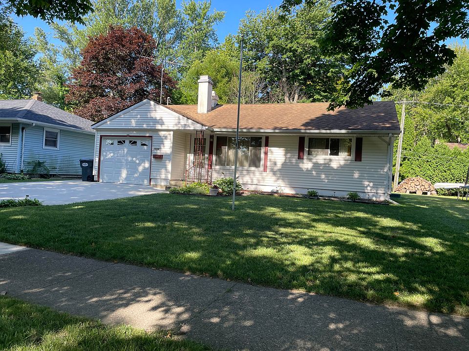 1st image of 1098 Hazel St