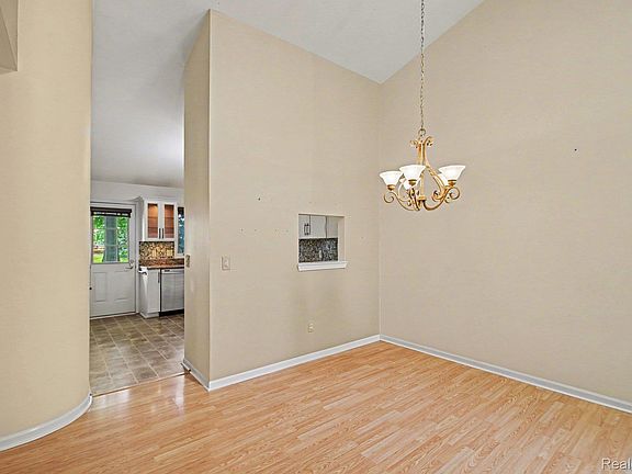 3rd image of 15540 Caputo Ct