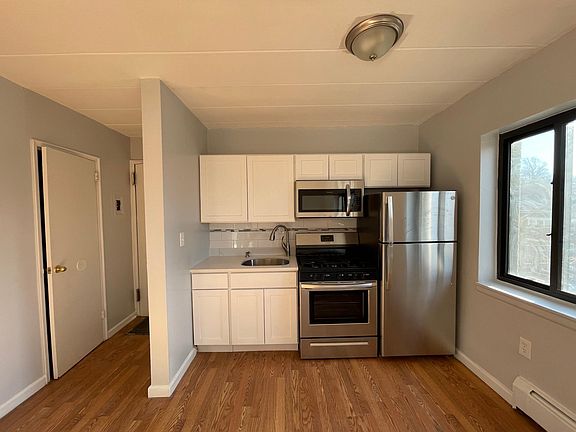 3rd image of 116 Irvington Ave APT 4F
