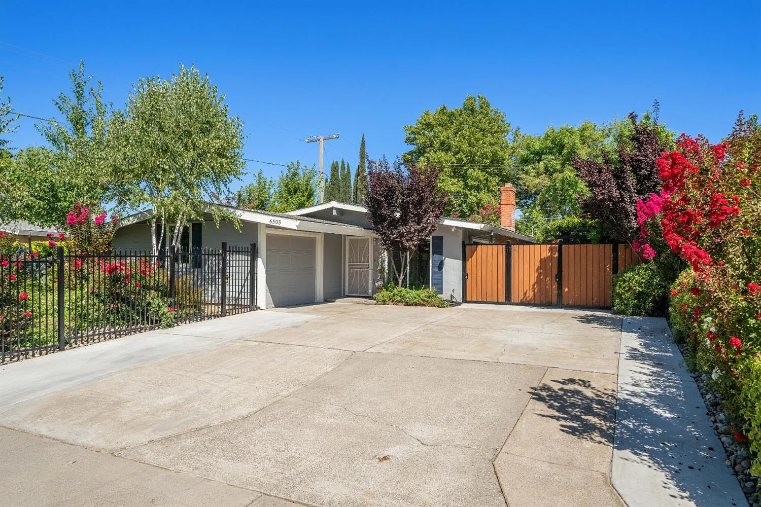 6505 Juneau Way photo 1