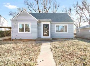 312 N Hutchinson St, Haven, KS 67543