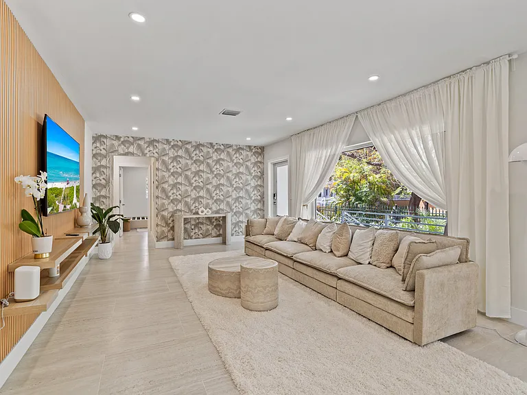 1345 SW 14th Ave — Photo 11