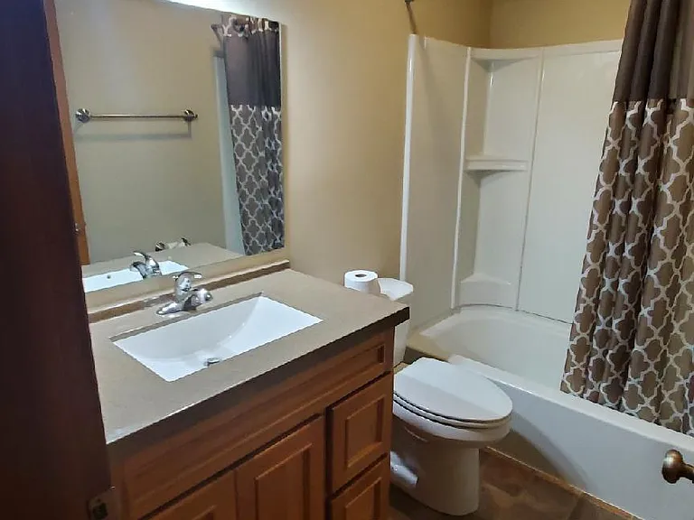 712 E Seerley Blvd — Photo 4