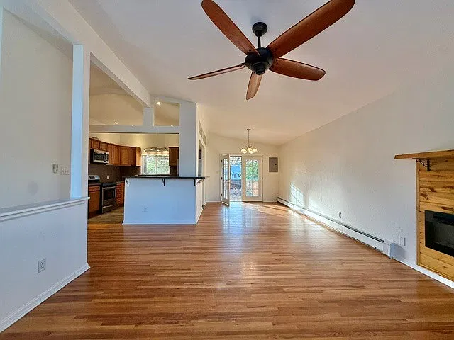 3 bed, 1240 sqft, $2,200 — Photo 4