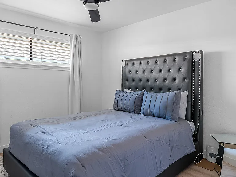 2521 Delmar Dr — Photo 22