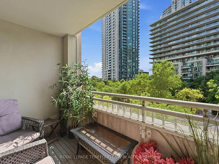 35 Bastion St #513 — Photo 14