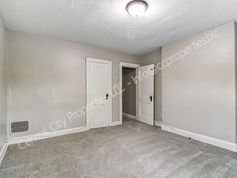 1267 Wilson Ave — Photo 11