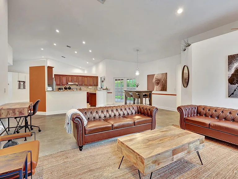 13805 Sheffield St — Photo 14