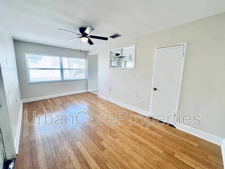 1527 5th St N #B3 — Photo 3
