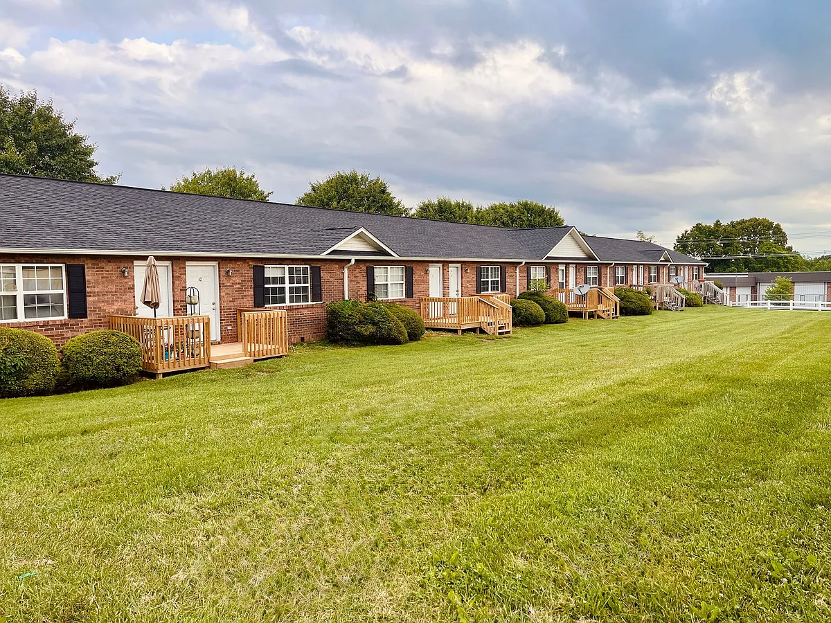 Building Photo - 135 Lee Dr #1
