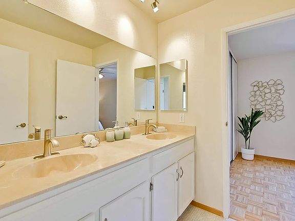 4th image of 7488 Bayliss Ct Studio 1