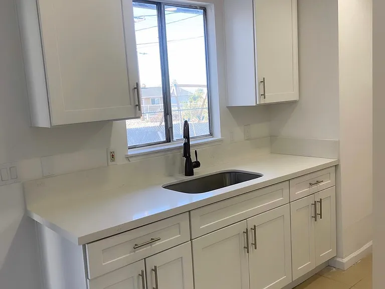 6415 Athol Ave — Photo 4