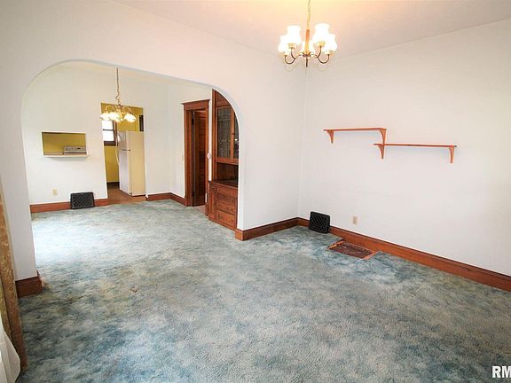 5th image of 2432 Tremont Ave