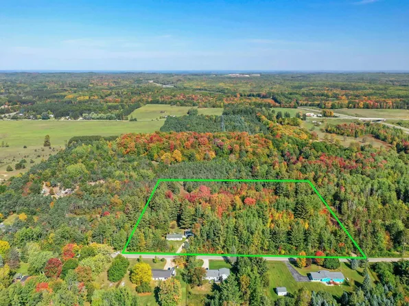 8931 E 30 1/2 Rd, Cadillac, MI 49601