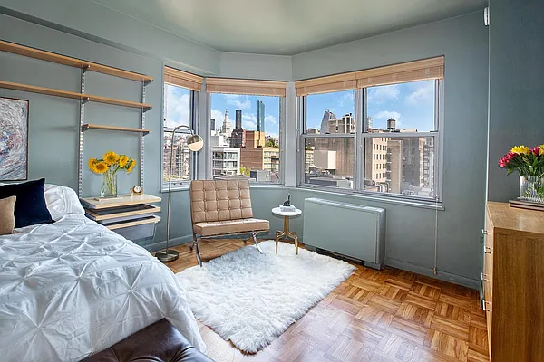 Sold by R New York | media 5