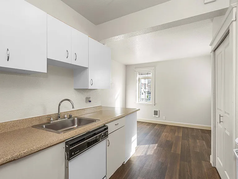 Zindorf Apartments — Photo 13