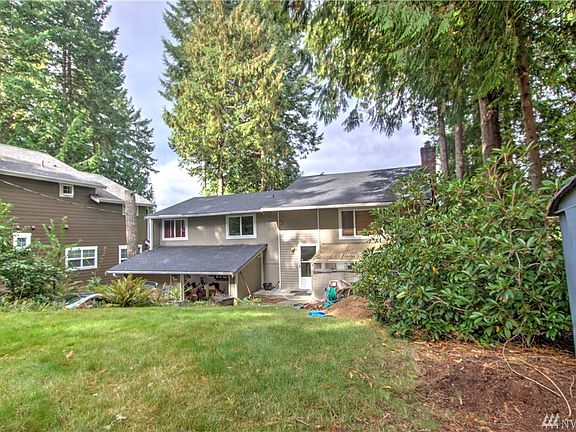 3rd image of 581 E Ballantrae Dr