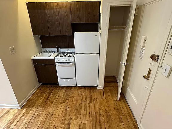 4th image of 220 E 29th St APT 6D