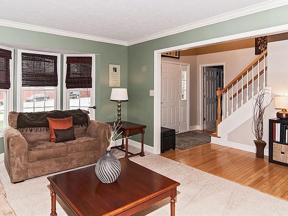 3rd image of 8255 Winthrop Ave