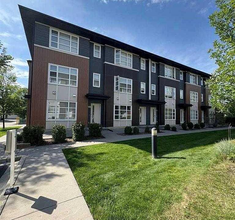 1st image of 202 S Evansridge Park NW