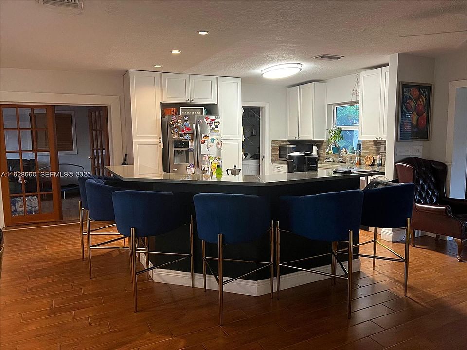 1st image of 1040 Lyons Park Dr