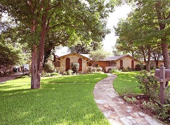 2nd image of 606 Mimosa Dr