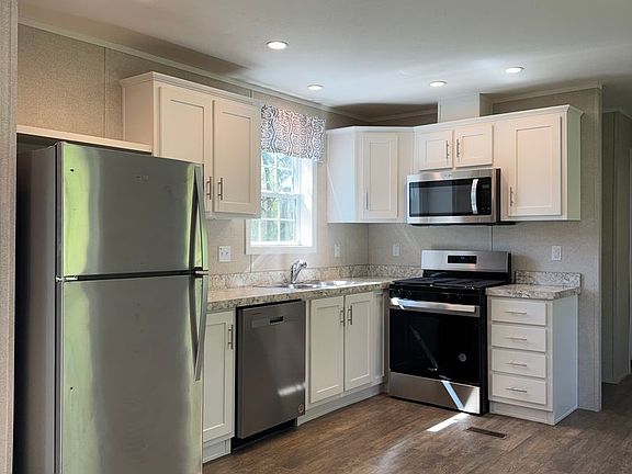 3rd image of 465-2 Royal Manor Rd