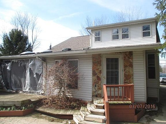 3rd image of 209 N Lake St