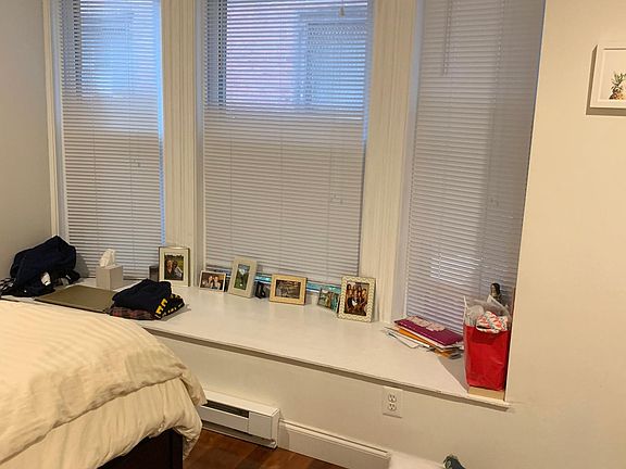 4th image of 2041 Spring Garden St APT 1R