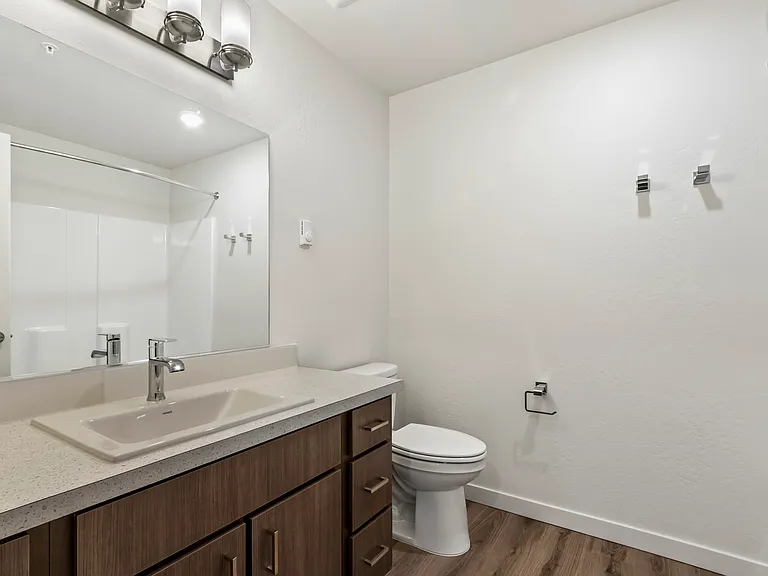 River Falls Apartments — Photo 31
