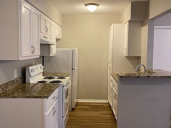 3rd image of 3518 Grant Ave #103