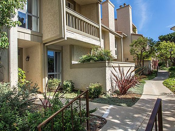 3rd image of 1672 Palisades Dr