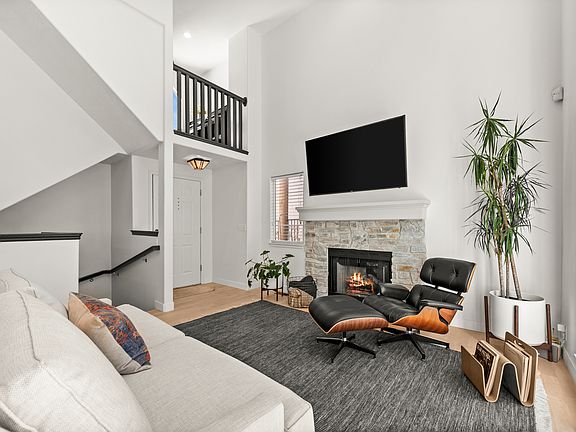 4th image of 2326 E Sky Pines Ct S