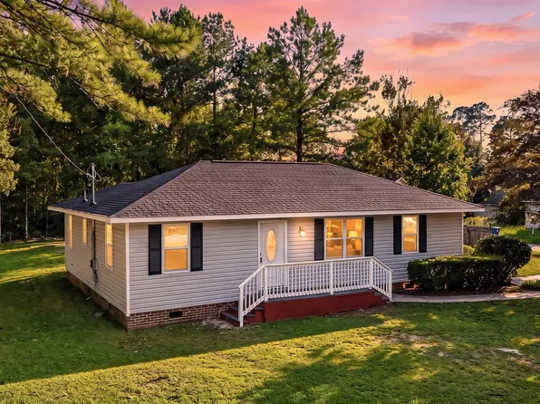 169 Ravenell Dr, Saint Stephen, SC 29479