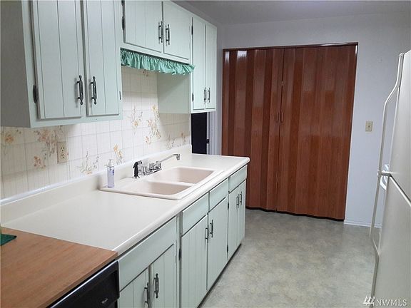 3rd image of 4801 103rd Pl NE