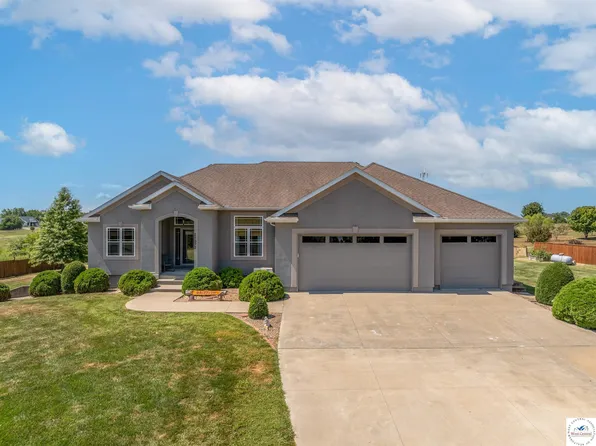 24573 Birdsong Rd, Smithton, MO 65350