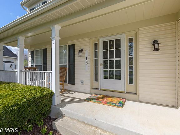 FULL FRONT PORCH!