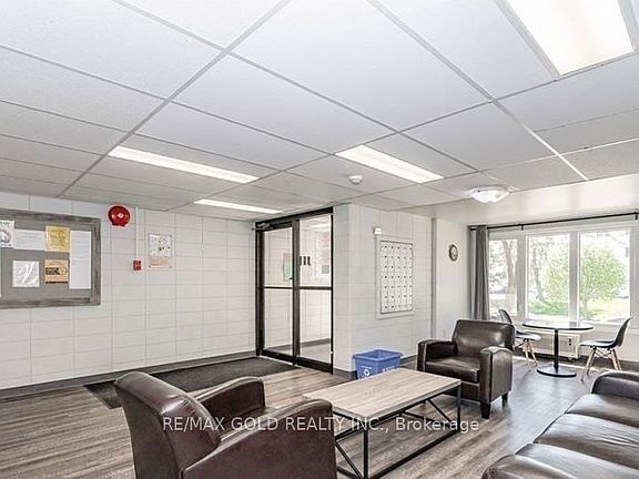 4th image of 30 Hickory St E #111