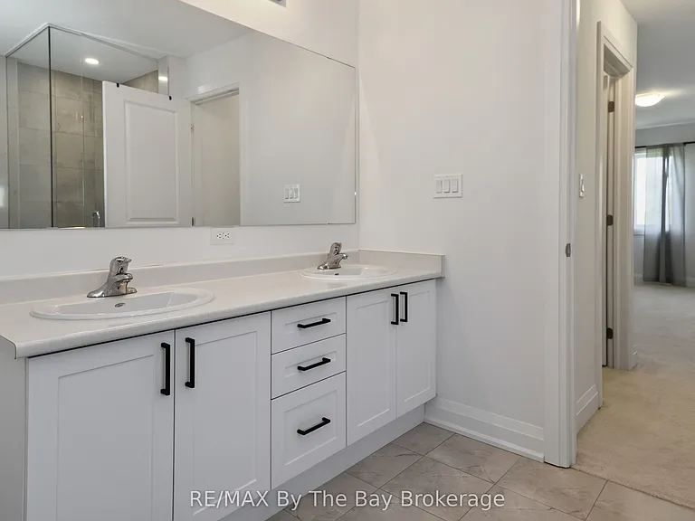 52 Amber Dr — Photo 35