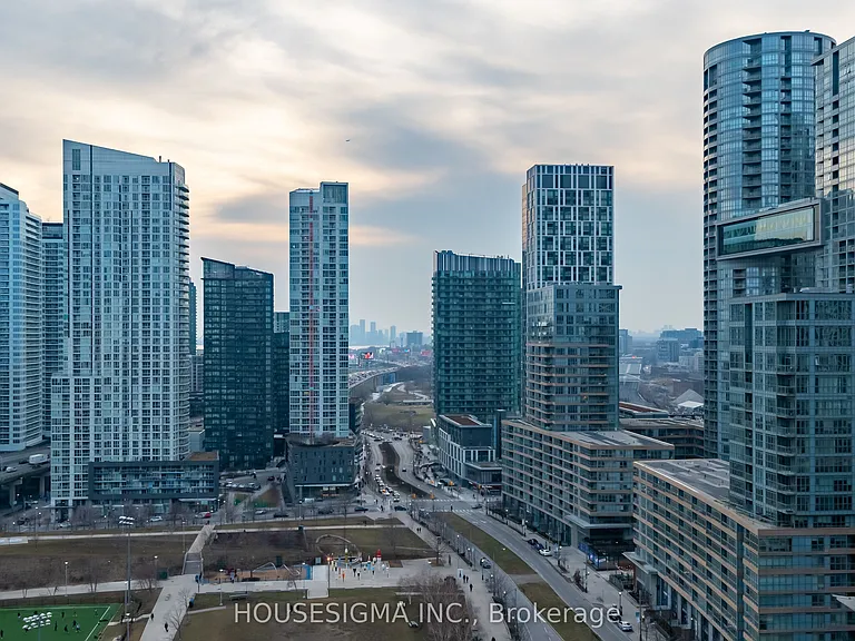 15 Fort York Blvd #1601 — Photo 9