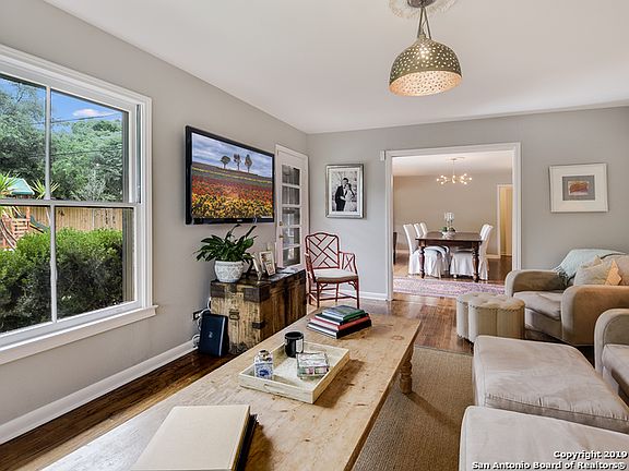 5th image of 422 Larkwood Dr