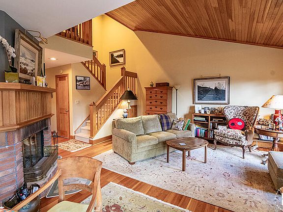 5th image of 10 Hemlock Way Unit 2